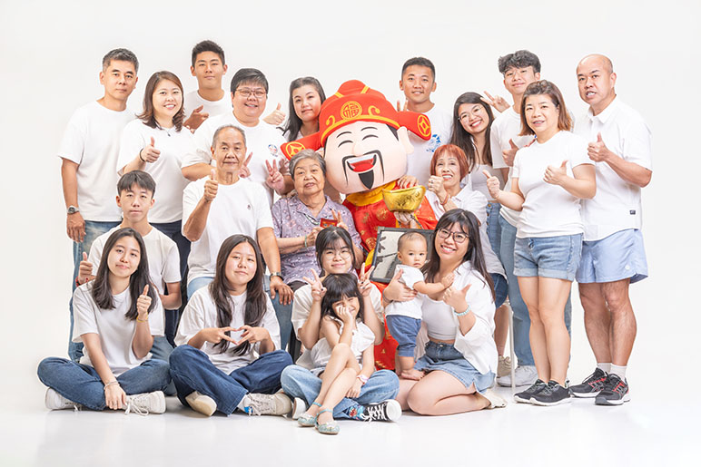 Multigenerational Family Photoshoot